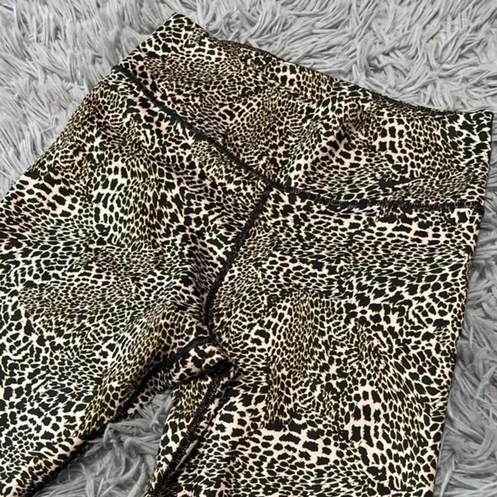 Nike One Leopard Print Mid Rise 7/8 Dri-Fit Tights